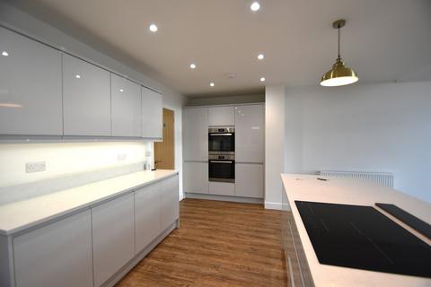 4 bedroom semi-detached house to rent, Fareham Road, Hampshire PO13