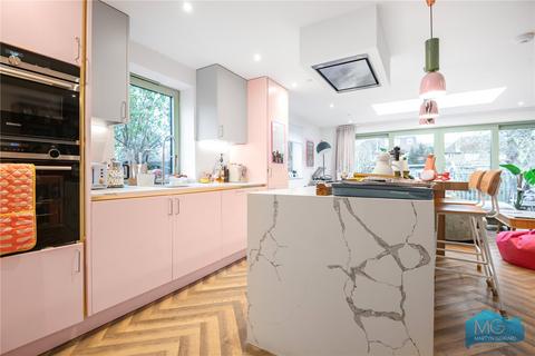 3 bedroom detached house for sale, Willow Walk, London, N21