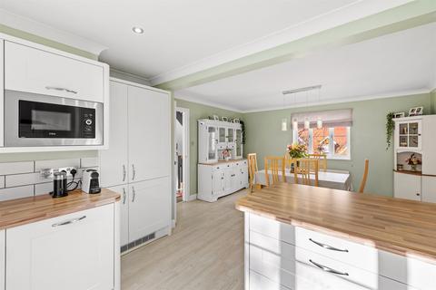 4 bedroom townhouse for sale, Caffyns Rise, Billingshurst, West Sussex, RH14