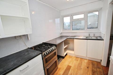 2 bedroom flat to rent, Kimberley Close, Bristol BS16