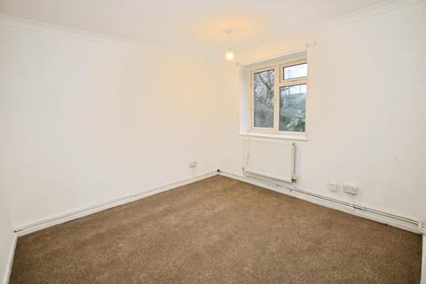 2 bedroom flat to rent, Kimberley Close, Bristol BS16