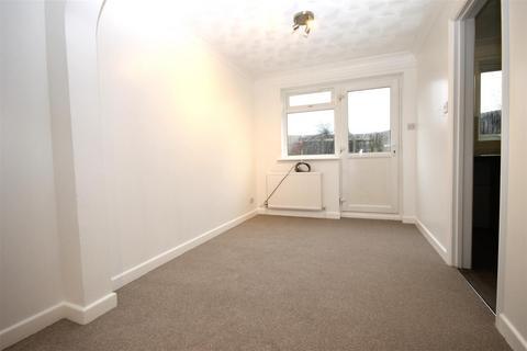 3 bedroom semi-detached house to rent, School Green Road, Freshwater