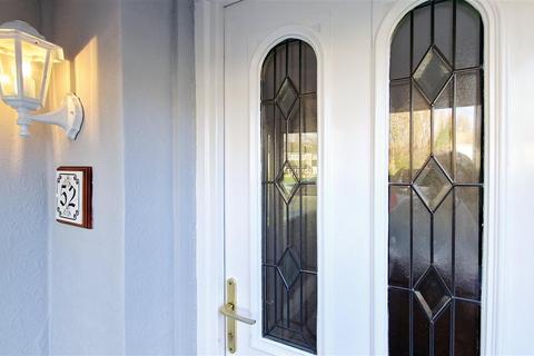 3 bedroom end of terrace house to rent, Bradbury Road, Winsford