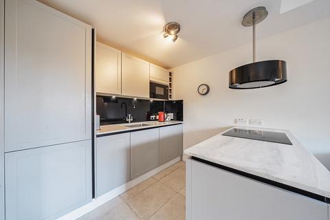 2 bedroom flat to rent, Scott Avenue, London, SW15