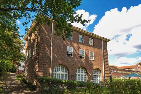 2 bedroom flat to rent, Scott Avenue, London, SW15