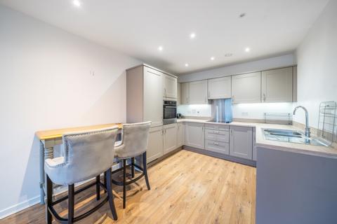 2 bedroom flat to rent, Boundaries Road, London, SW12