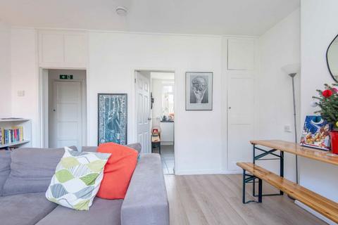 2 bedroom flat to rent, Whiston Road, London E2