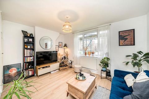 2 bedroom flat to rent, Whiston Road, London E2