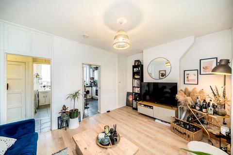 2 bedroom flat to rent, Whiston Road, London E2