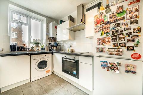 2 bedroom flat to rent, Whiston Road, London E2