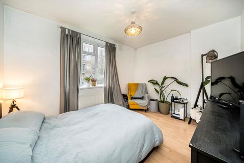 2 bedroom flat to rent, Whiston Road, London E2