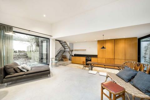 1 bedroom detached house to rent, Rainham Road, London NW10