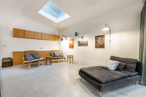 1 bedroom detached house to rent, Rainham Road, London NW10