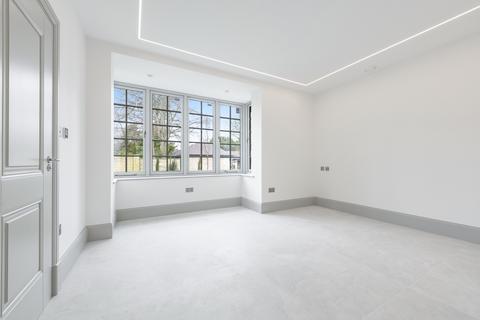 3 bedroom ground floor flat to rent, Foxley Lane, Purley CR8