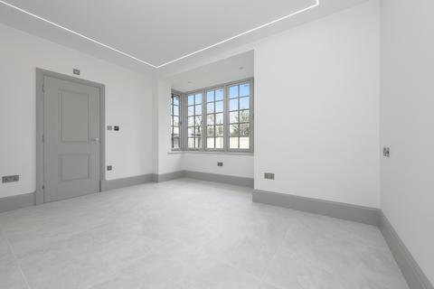 3 bedroom ground floor flat to rent, Foxley Lane, Purley CR8