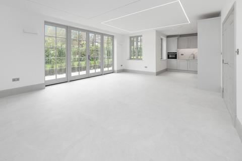 3 bedroom ground floor flat to rent, Foxley Lane, Purley CR8