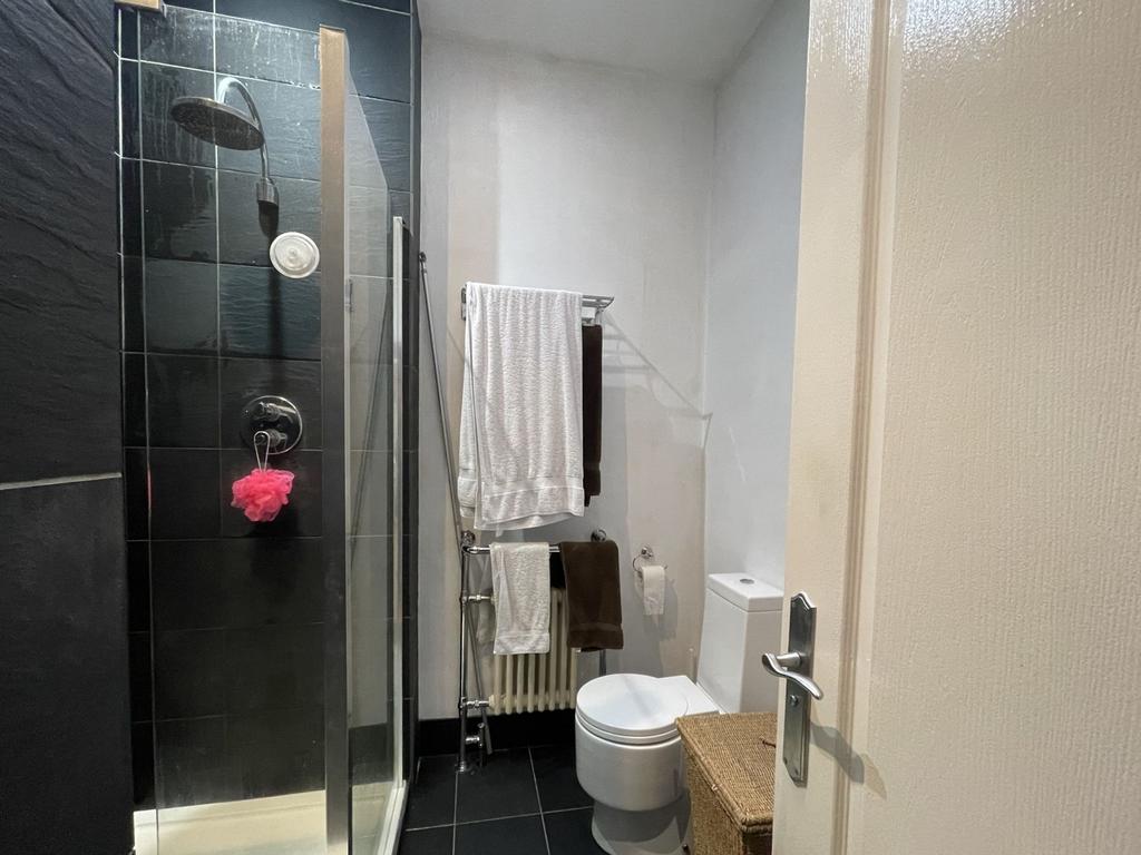 Bedroom 1 ensuite