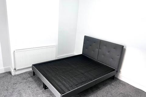 4 bedroom terraced house for sale, Haunchwood Road, Nuneaton, Warwickshire, CV10 8DJ