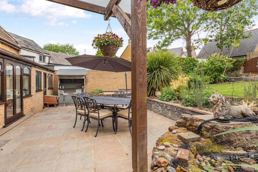 0245patio.jpg
