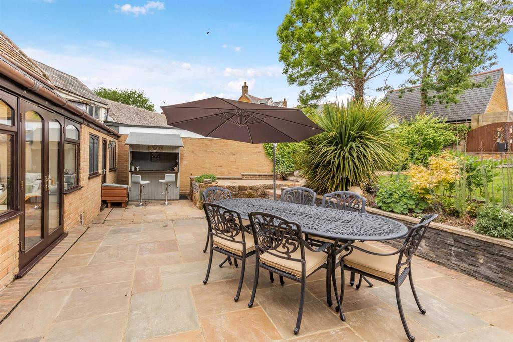0245patio2.jpg