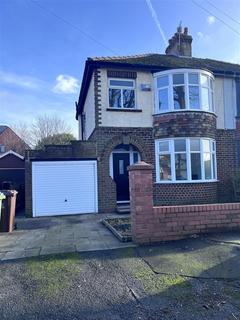 3 bedroom semi-detached house to rent, Woodlands Road, Lancs OL6