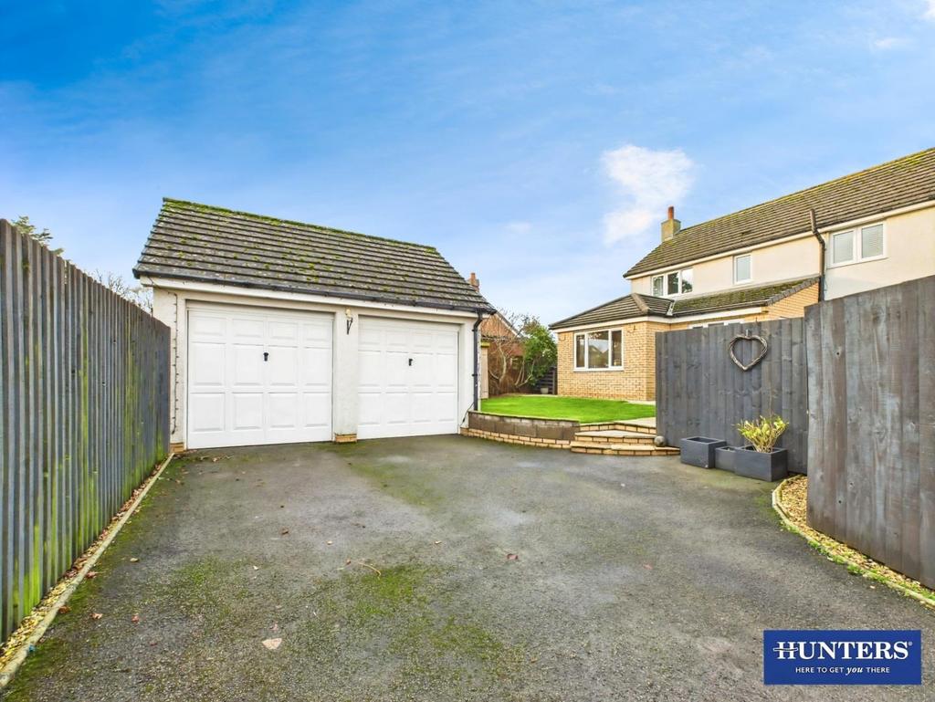 Driveway/Garage