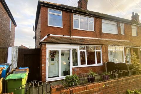 2 bedroom end of terrace house for sale, 25 Alcester Street, Chadderton OL9 8LD