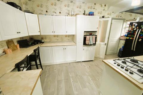 2 bedroom end of terrace house for sale, 25 Alcester Street, Chadderton OL9 8LD