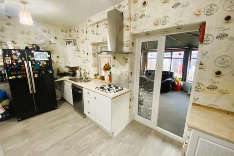 2 bedroom end of terrace house for sale, 25 Alcester Street, Chadderton OL9 8LD