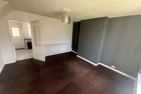 3 bedroom semi-detached house to rent, Pine Street, Bloxwich