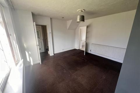 3 bedroom semi-detached house to rent, Pine Street, Bloxwich