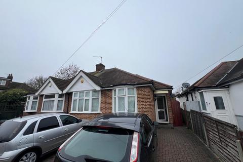 3 bedroom bungalow for sale, Kelsie Way, IG6