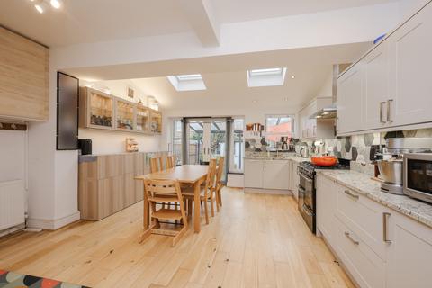 3 bedroom terraced house for sale, Croft Road, London SW19