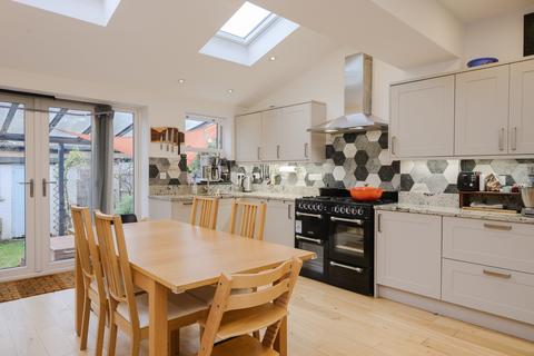 3 bedroom terraced house for sale, Croft Road, London SW19