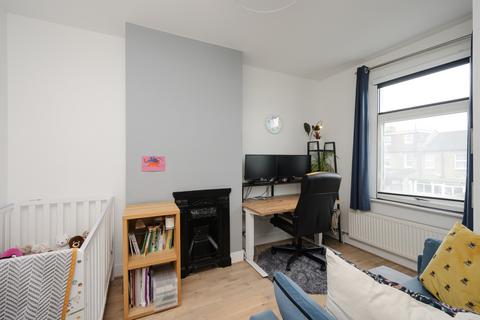 3 bedroom terraced house for sale, Croft Road, London SW19