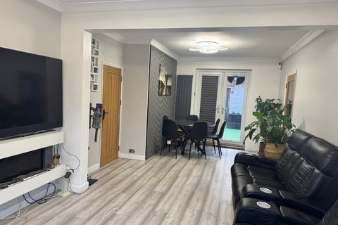 2 bedroom semi-detached house for sale, Chalk Road, London E13