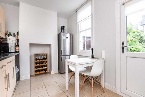 undefined, Lessingham Avenue, London SW17