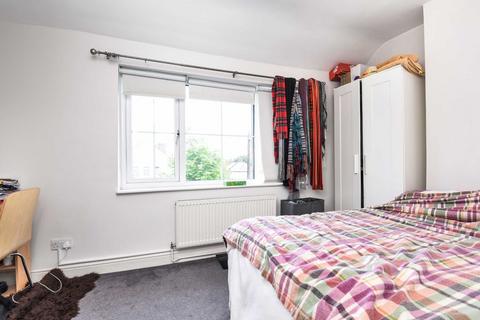 undefined, Lessingham Avenue, London SW17