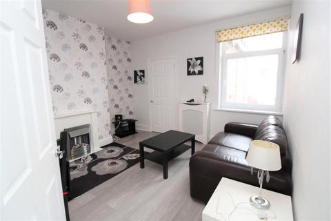2 bedroom maisonette to rent, Silverdale Terrace, Gateshead