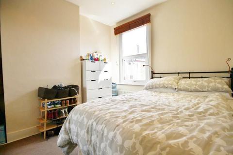 1 bedroom flat for sale, Trewint Street, London, SW18