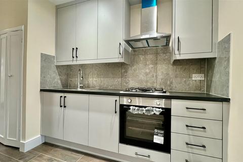 3 bedroom terraced house to rent, Lawn Close, Ruislip HA4