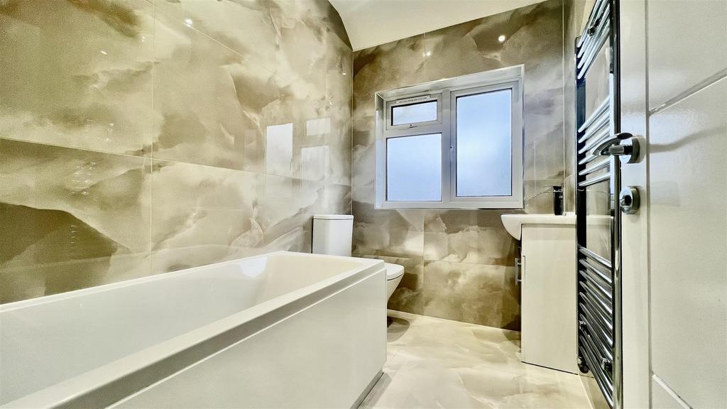 Family Bathroom/ WC