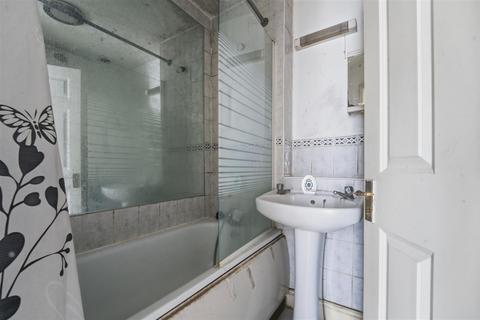 2 bedroom flat for sale, Comer Crescent, Southall UB2