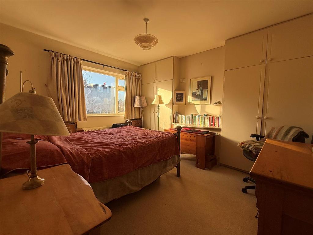 Bedroom 1.jpg