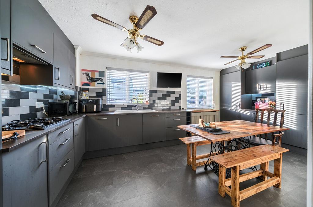 1385362 4 6930620...