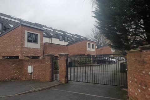 4 bedroom terraced house to rent, Durham Road, Gateshead NE8