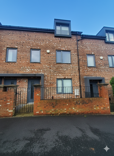 4 bedroom terraced house to rent, Durham Road, Gateshead NE8
