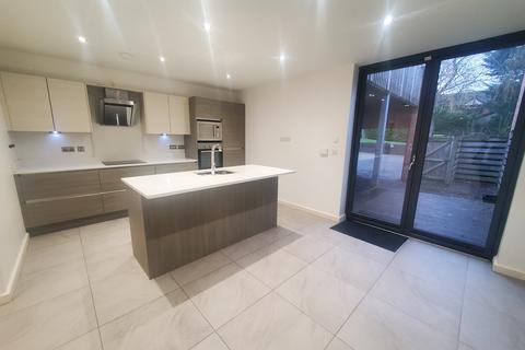 4 bedroom terraced house to rent, Durham Road, Gateshead NE8