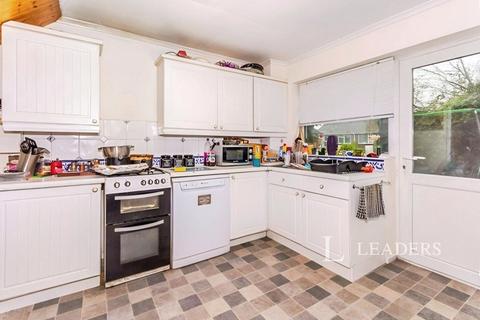 3 bedroom house to rent, Selwyn Road, Stamford, PE9