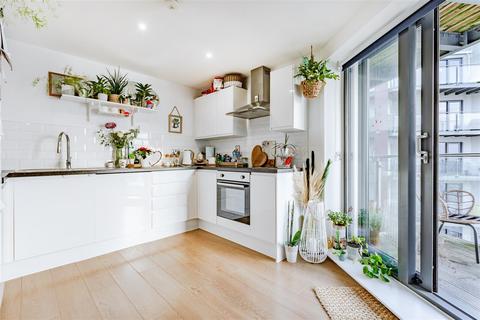 2 bedroom apartment for sale, Riverside West, Shoreham-By-Sea BN43
